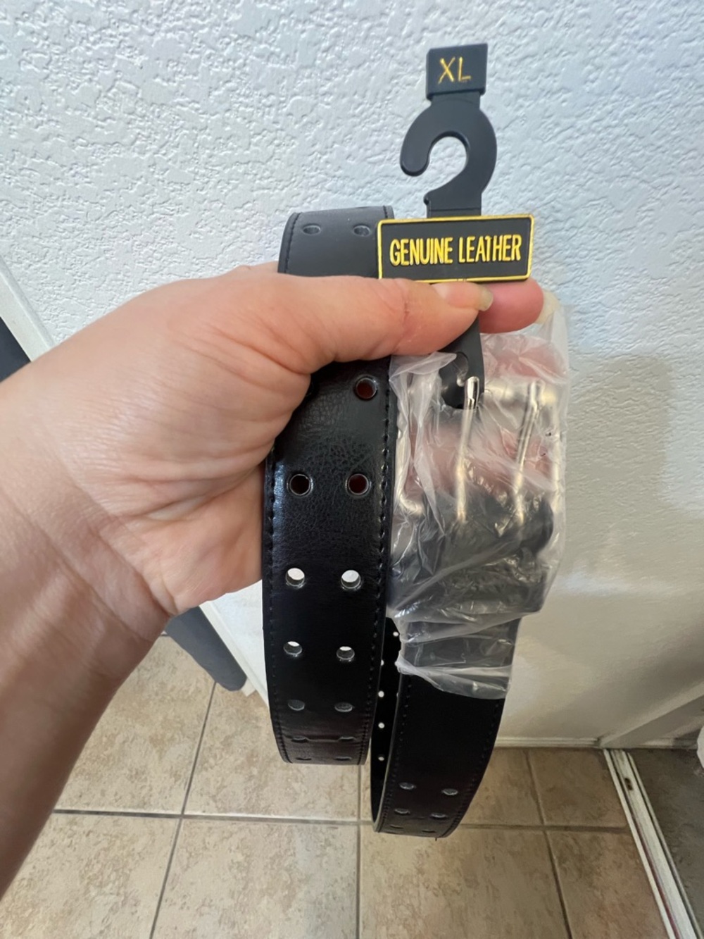 Brand new Genuine Leather Black Men’s adjustable silver buckle holes belt sizeXL